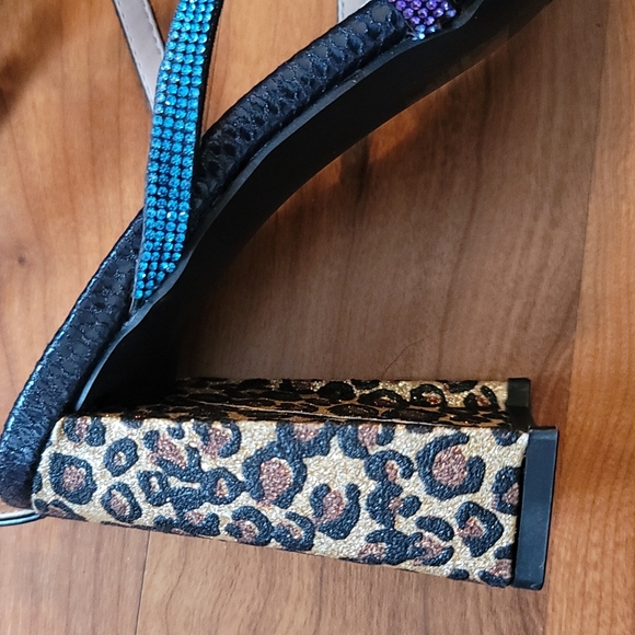 BETSEY JOHNSON Graviti Embellished Leopard Print Block Heel Sandal Size 9.5 - Picture 7 of 10